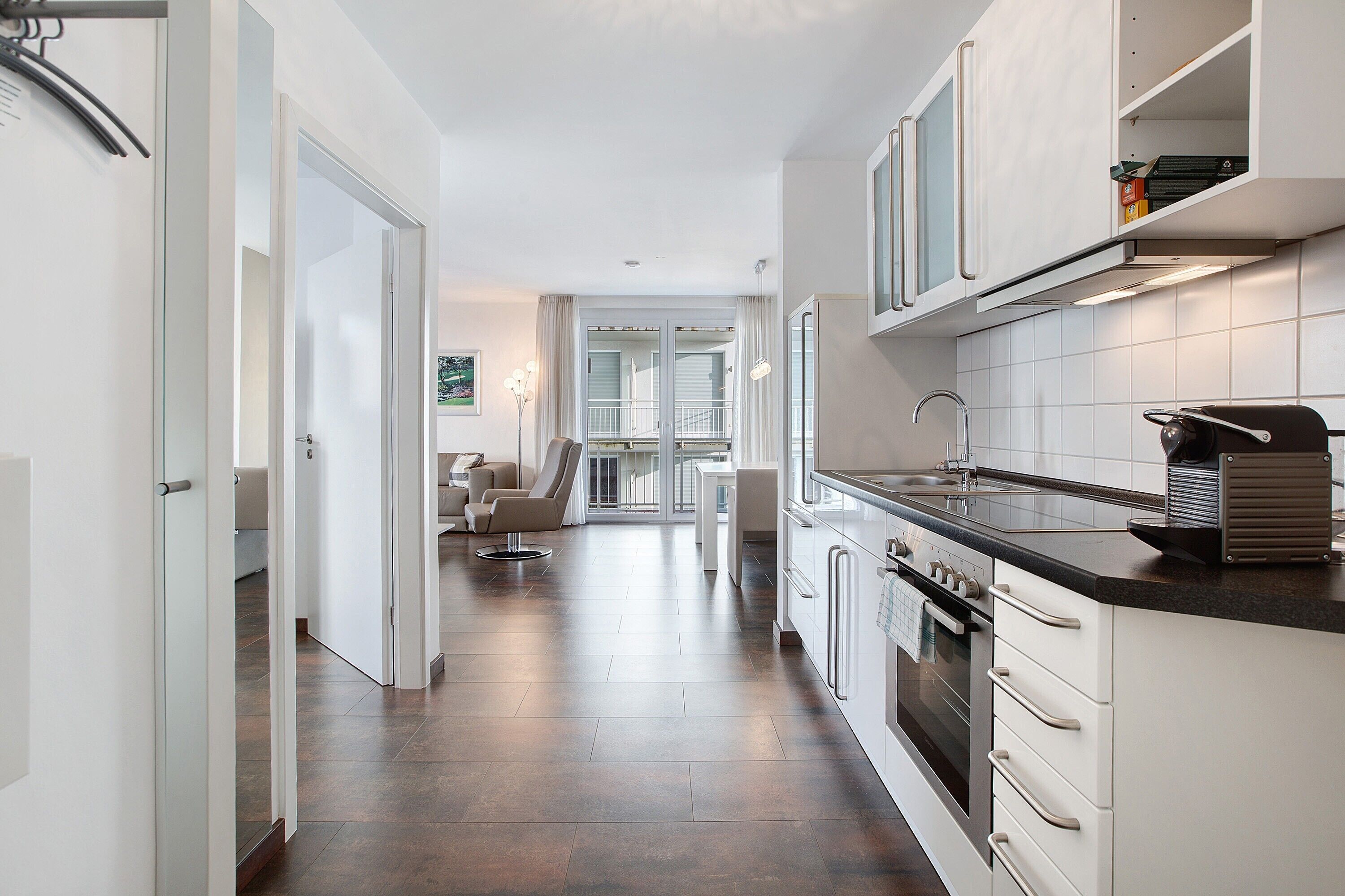 Fridge, oven, stovetop, coffee/tea maker