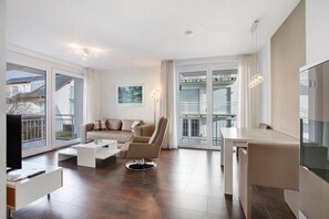 TV - Apartment 4-04 in Bad Bellingen with Wi-Fi and Outdoor Area (Bad Bellingen)