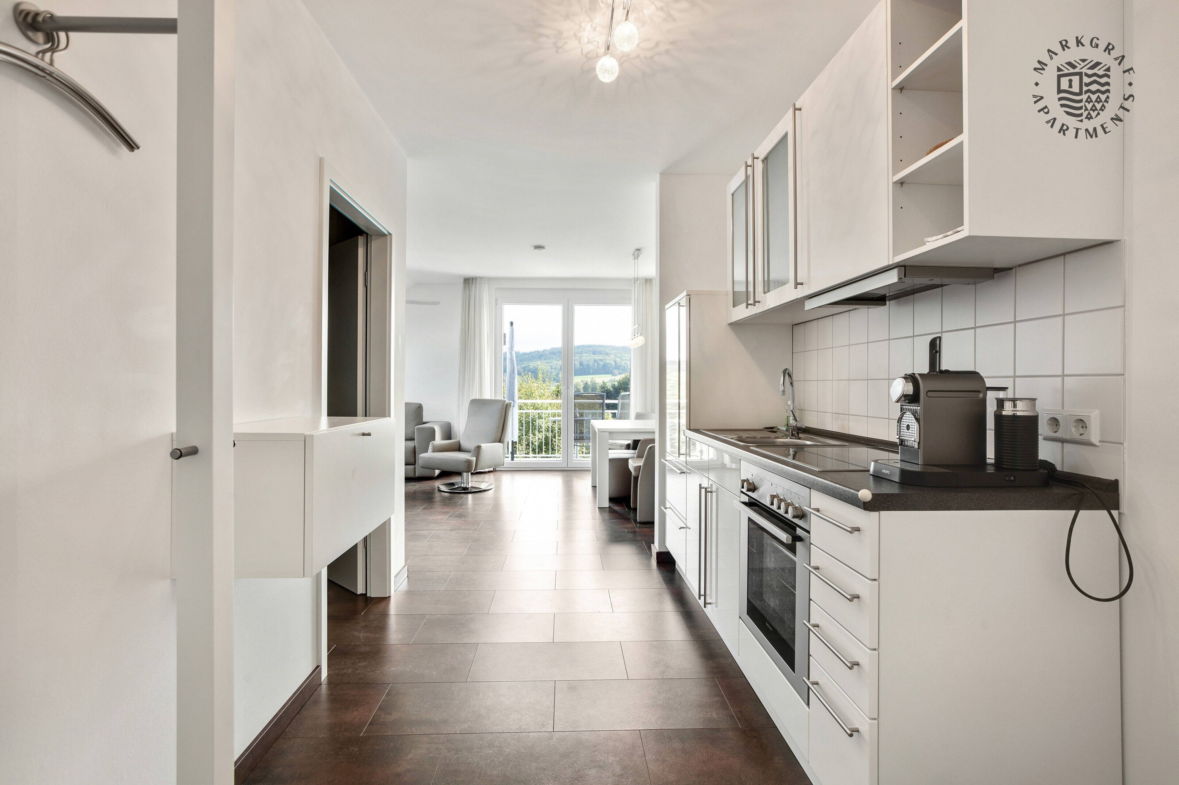 Fridge, oven, stovetop, coffee/tea maker