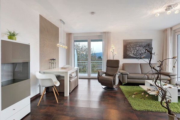 Living area - Apartment '3-07 Südbaden Suite' with Wi-Fi and Outdoor Area (Bad Bellingen)