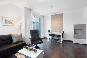 TV - Apartment '2-12 Weinterrassen' with Wi-Fi and Outdoor Area (Bad Bellingen)