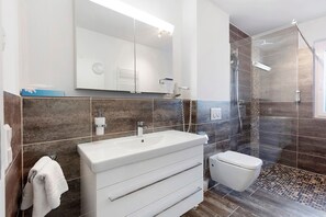 Bathroom - Apartment '2-12 Weinterrassen' with Wi-Fi and Outdoor Area (Bad Bellingen)