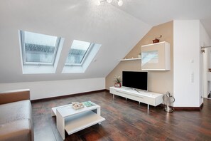 TV - Apartment '2-11 Bike and Vine' with Wi-Fi and Outdoor Area (Bad Bellingen)