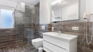 Shower, hair dryer, towels