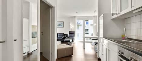 Frigorifero, forno, piano cottura, macchina per tè/caffè