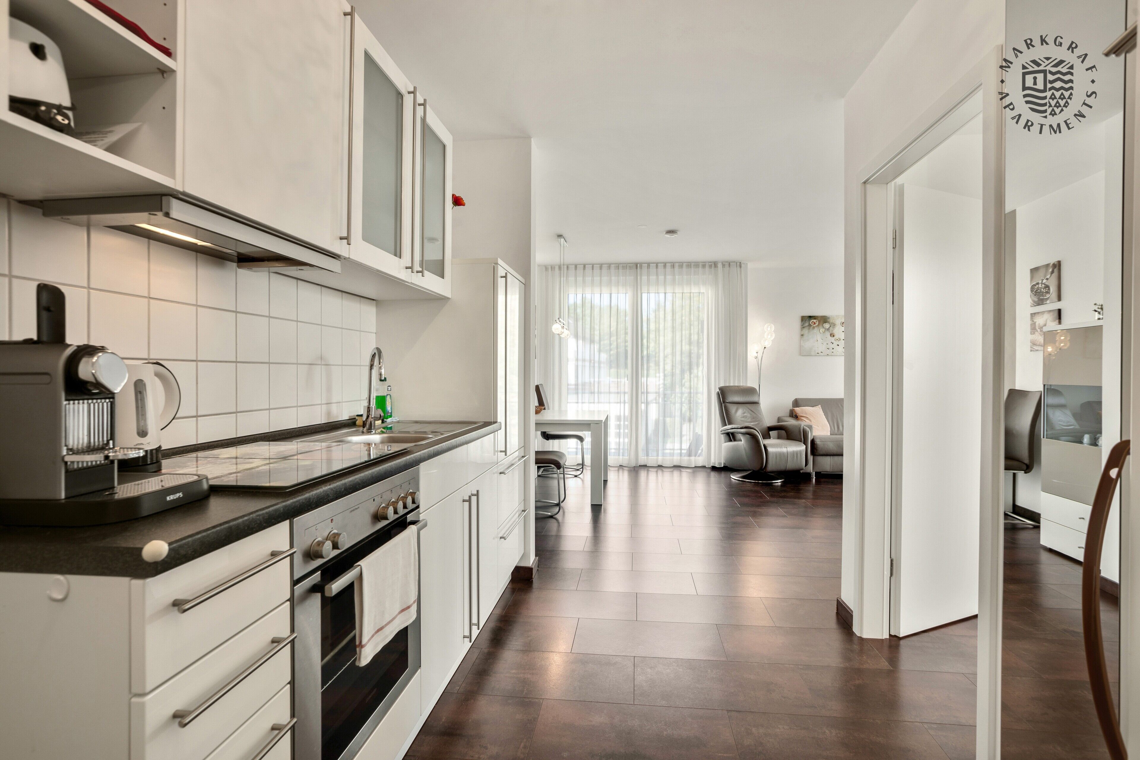 Fridge, oven, stovetop, coffee/tea maker