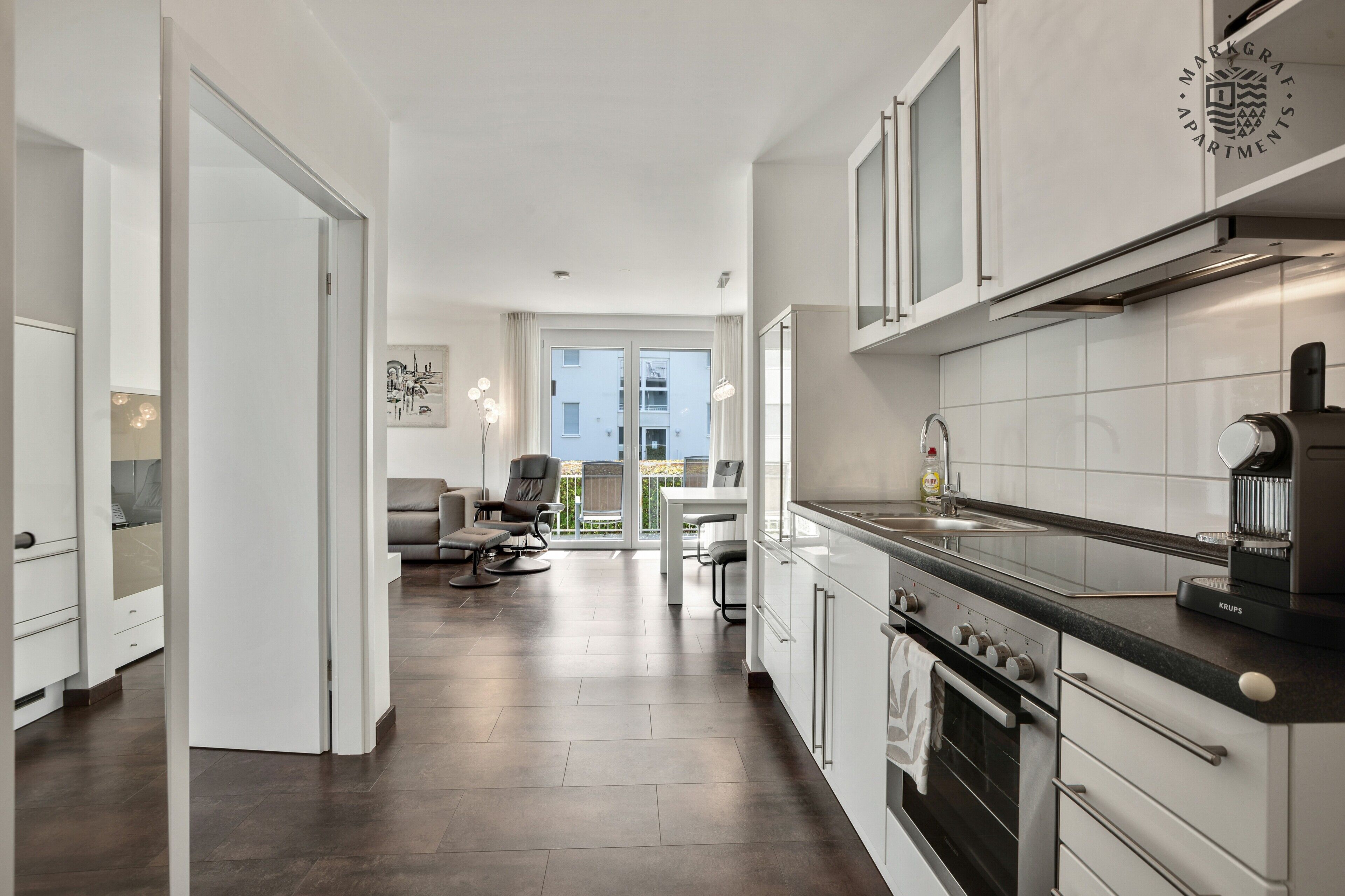 Fridge, oven, stovetop, coffee/tea maker