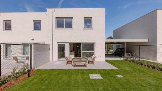A modern two-story house with a patio, a carport, and a fenced backyard. - Brand new house Sable d'Or  - Oostduinkerke (Koksijde)