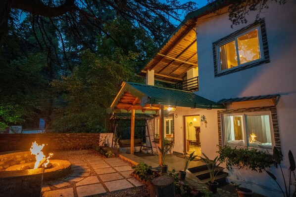 Front of property - Deodar Bungalow & Cottage by Trikone (Nainital)