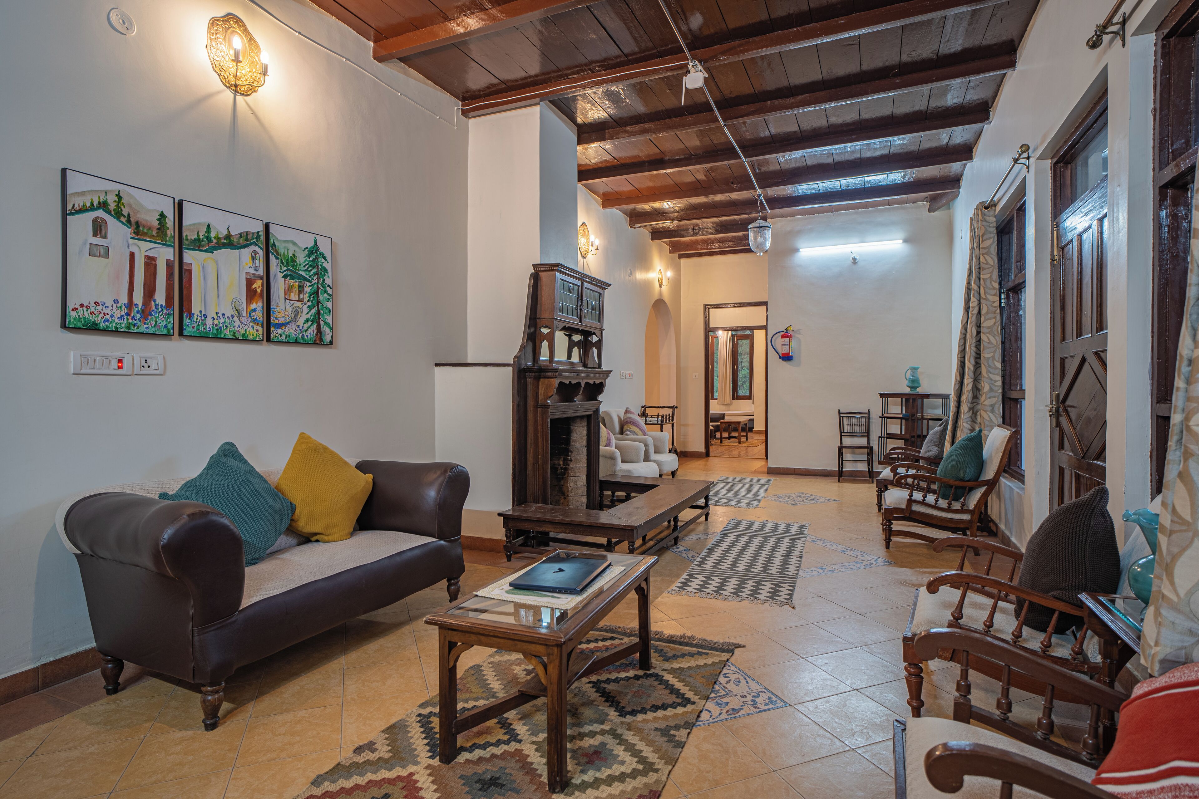 Área de estar no saguão