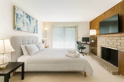 Room with Private Yard /Best Safe area in central