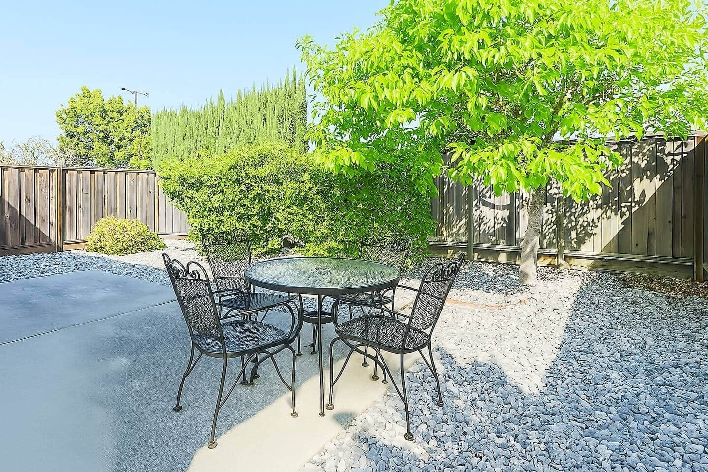 屋外ダイニングエリア