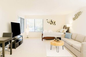 Room - Big Sunnyvale Room | Queen + Sofa Bed, Quiet Area (Sunnyvale)