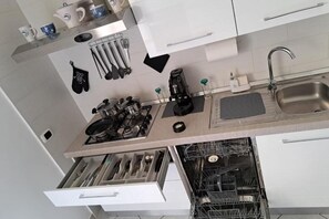 Private kitchen - Naples Museum Metro b&b and vacation home 30mt from Metro and Museum Archeolog. (Napoli)