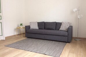 Living area - The house is located in the centre of La Spezia, close to Central Station: a strategical and convenient position to visit the city and to reach all places of Cinque Terre by train. The apartment consists of a large double bedroom, bright and cosy living  (La Spezia)