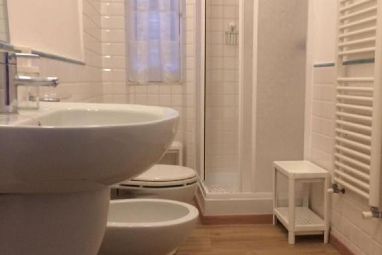 Doccia, bidet, asciugamani, shampoo