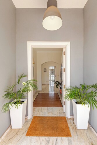 Room-escape To Your Private Pool, Sea Vi