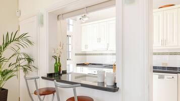 Room, 1 Bedroom, Accessible, Balcony | Private kitchen