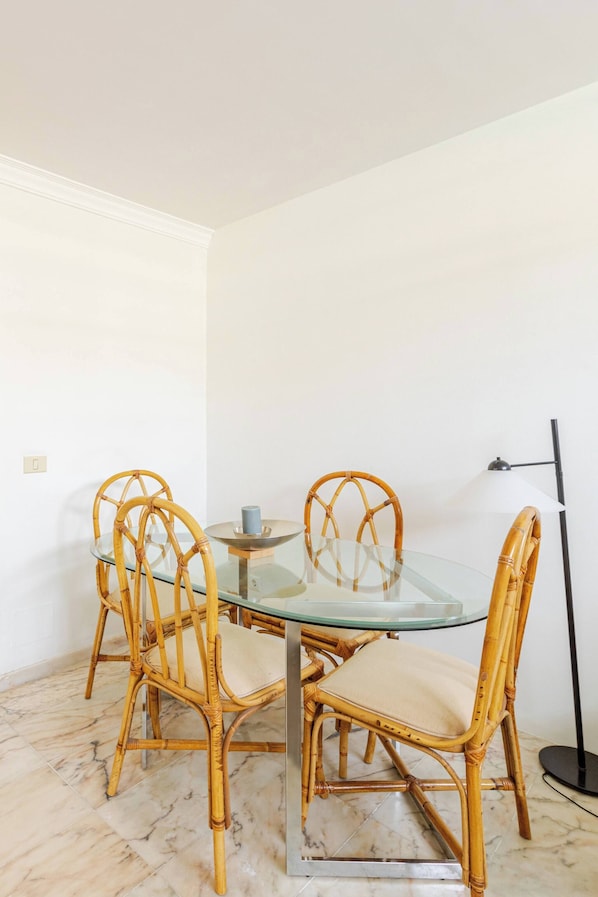 Room, 1 Bedroom, Accessible, Balcony | Dining room