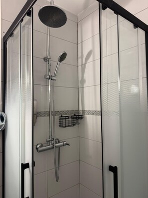 Shower, hair dryer, towels, soap - Cosy 2 bedrooms - 10'Disney - Parking - Netflix (Coupvray)