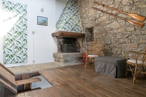 Interior - Mulberry House, Welcome Way (Campiglia)