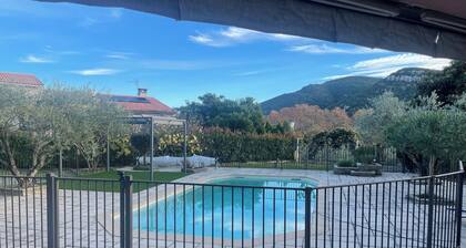 Maison avec piscine sécurisée au pied des Cévennes