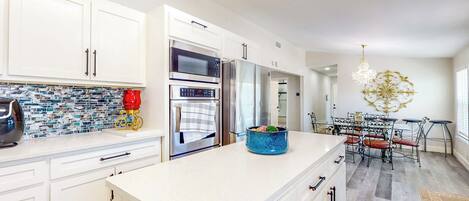 Fridge, microwave, stovetop, dishwasher