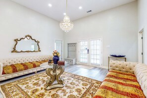 TV, fireplace, table football, ping pong - Lake Tawakoni Thrills - Cozy Home! (West Tawakoni)