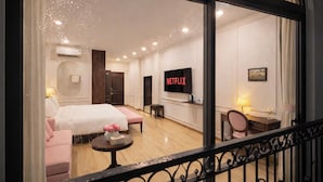 Unclassified image, 3 of 59, button - Laverne Boutique - D1 City Center (Ho Chi Minh City)