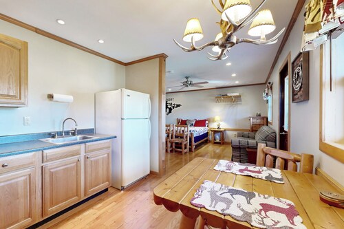 Blue Line Resort - All 3 Cabins!