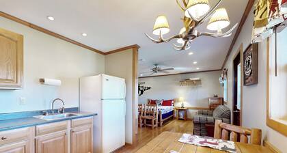 Blue Line Resort - All 3 Cabins!