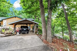 Property grounds - Lake of the Ozarks Apt 3 Mi to Dtwn Shops & Dining (Lake Ozark)