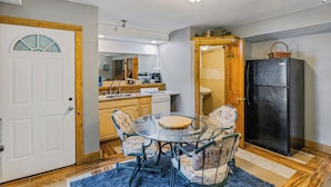 Dining - Lake of the Ozarks Apt 3 Mi to Dtwn Shops & Dining (Lake Ozark)