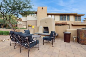 Outdoor dining - Luxury Resort-Style Extended Stay in Scottsdale! (Scottsdale)