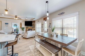 Dining - 4BR retreat w/ a saltwater Pool & fire table (Crestview)