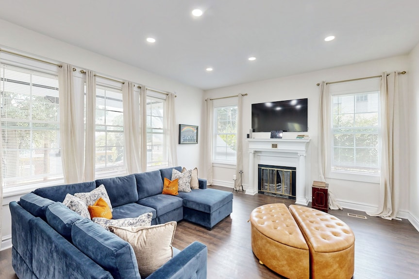 < 2 Mi Dtwn Augusta: Charming Historic Home - Augusta, GA