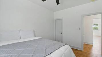 3 bedrooms, iron/ironing board, WiFi, bed sheets