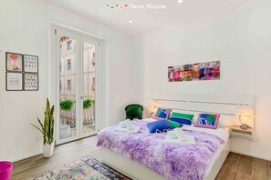 Iron/ironing board - Modern design and bright colours combine to create a cosy and stimulating environment: ‘La Casa di Zoe’ welcomes you to the heart of the city with bright, well-furnished spaces where every detail has been thought out to offer comfort and style.The li (La Spezia)