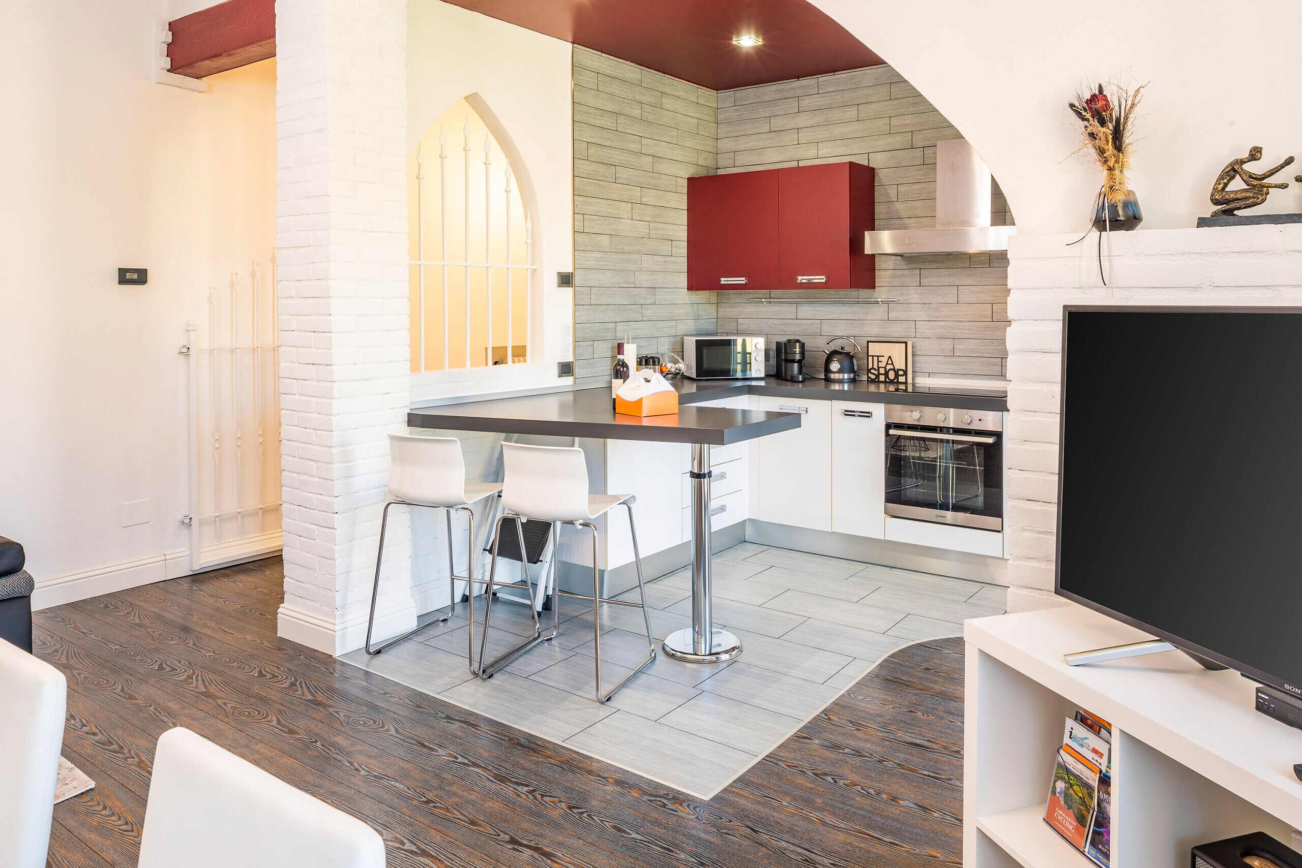 Kühlschrank, Mikrowelle, Ofen, Geschirrspüler