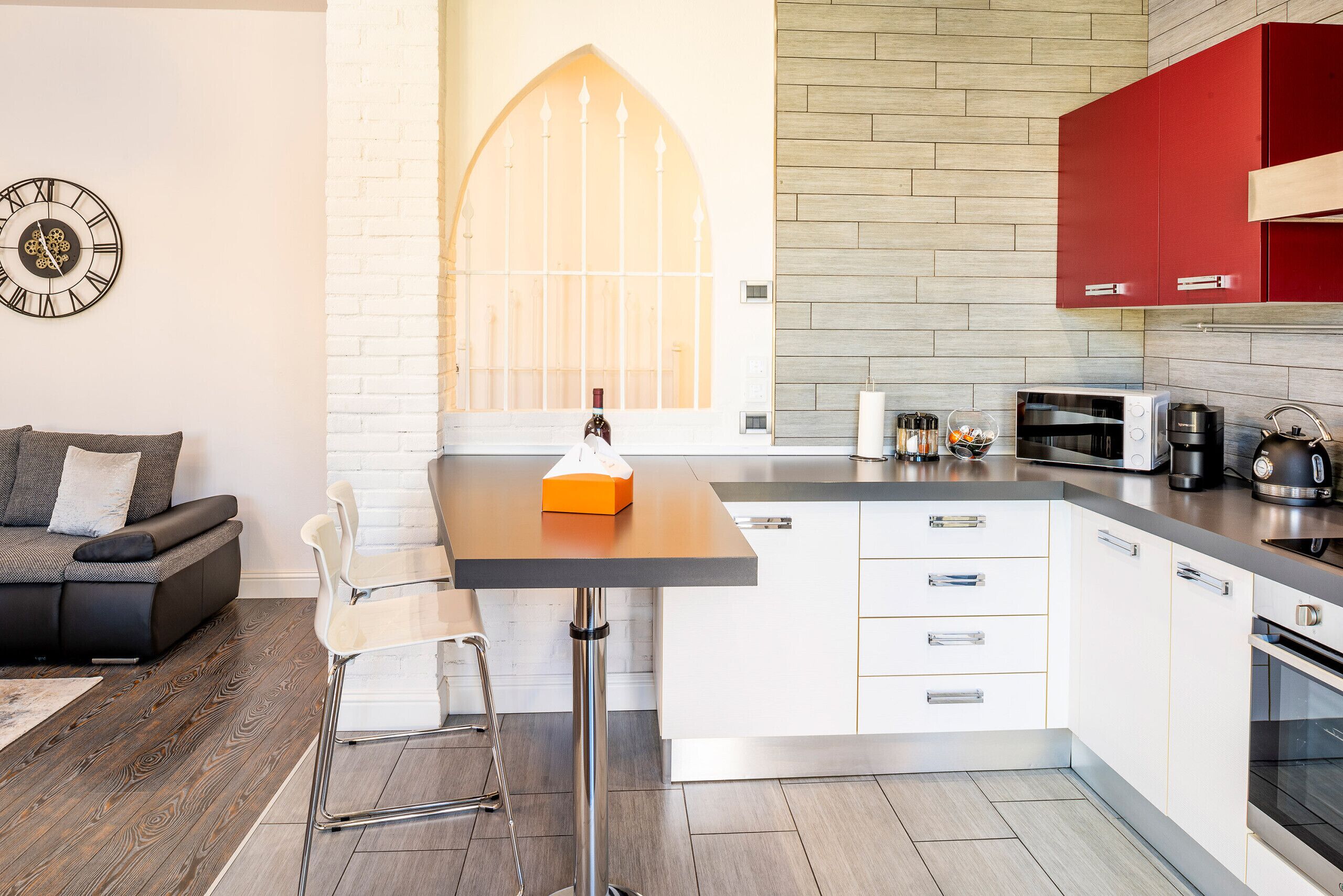 Kühlschrank, Mikrowelle, Ofen, Geschirrspüler