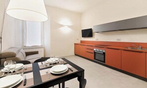Interior - Located in the heart of the city, within an elegant residential building, ‘La Maison des Étoile’ offers a unique living experience for those seeking comfort and style in perfect harmony.With its minimalist and modern décor, it welcomes you with a k (La Spezia)