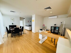 Dining - Modern 2BR CBD Apartment w/ Balcony Views of Yarra River & Highrises (Docklands)