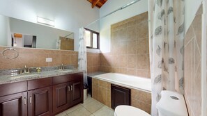 Doccia, bidet, asciugamani, carta igienica