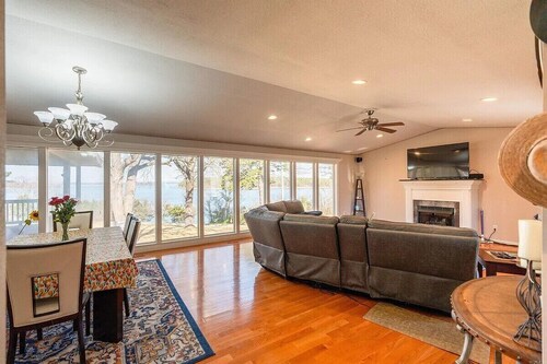 Sunset Point at Greers Ferry Lake!