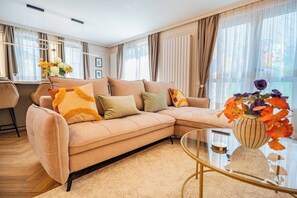 TV - Pink Perfection -  1 Bedroom Designer Apartment in Bucharest (București)