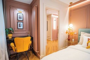 WiFi, bed sheets - Pink Perfection - 1 Bedroom Designer Apartment in Bucharest (București)