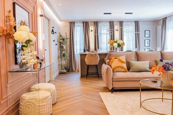 Interior - Pink Perfection - 1 Bedroom Designer Apartment in Bucharest (București)