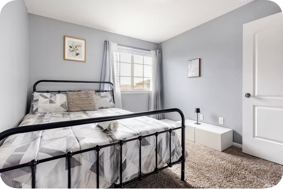 4 Schlafzimmer, Schreibtisch, Bügeleisen/Bügelbrett, Reisekinderbett