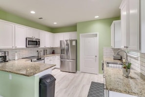 Fridge, microwave, oven, stovetop - Spacious Modern Home• Mins to downtown Austin & The Domain• SXSW• ACL (Manor)