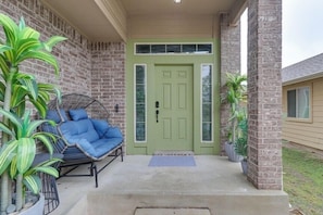 Terrace/patio - Spacious Modern Home• Mins to downtown Austin & The Domain• SXSW• ACL (Manor)